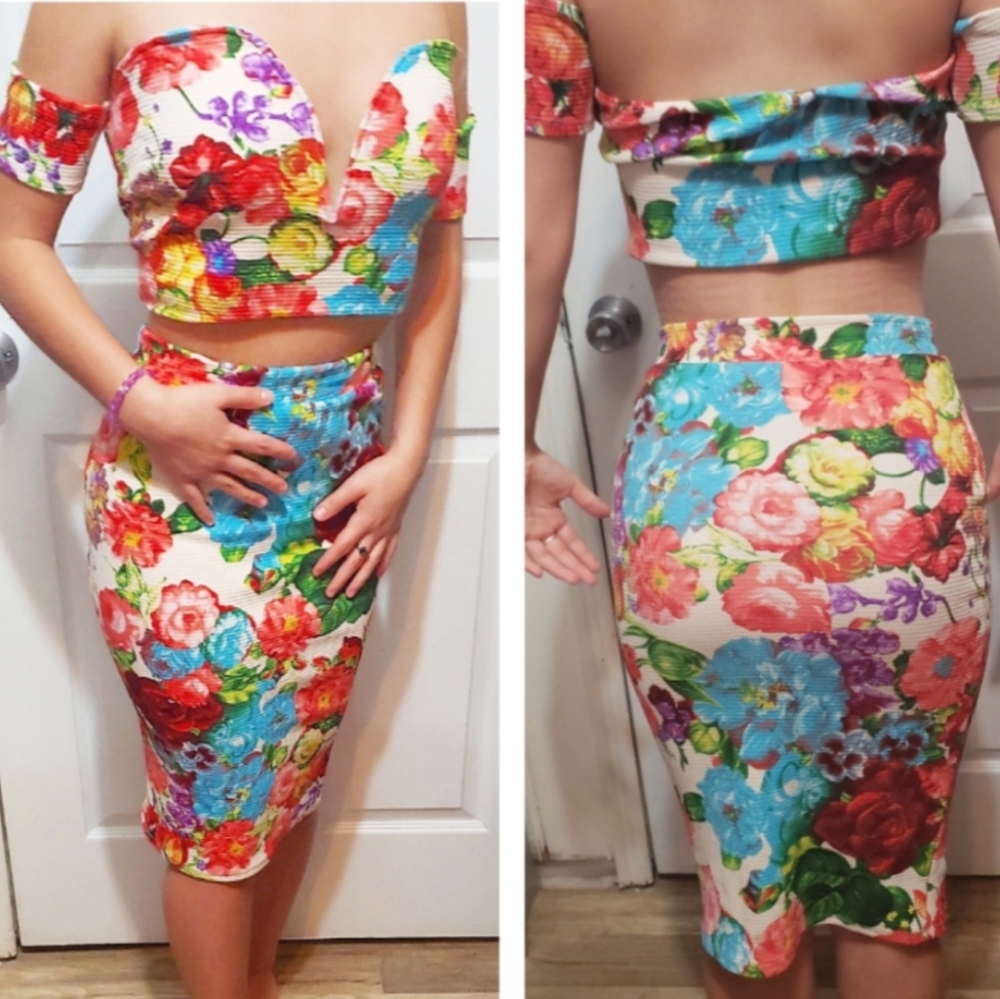Ktoo floral set two pieces. Skirt and Crop top